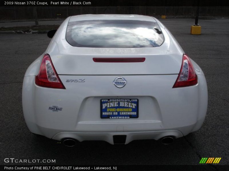 Pearl White / Black Cloth 2009 Nissan 370Z Coupe