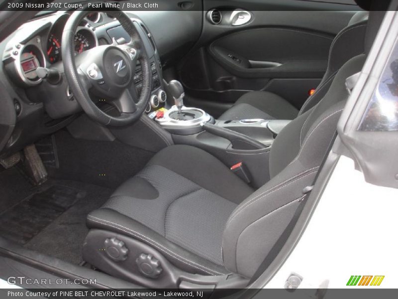 Pearl White / Black Cloth 2009 Nissan 370Z Coupe