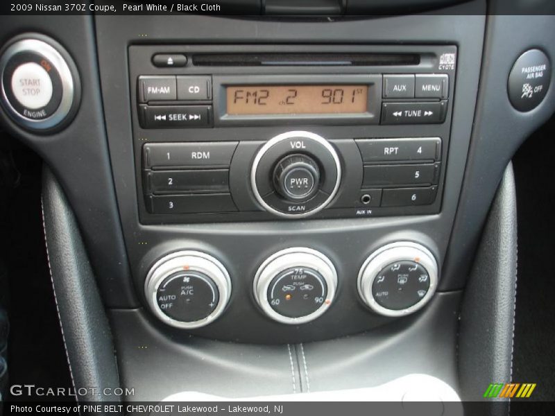 Pearl White / Black Cloth 2009 Nissan 370Z Coupe