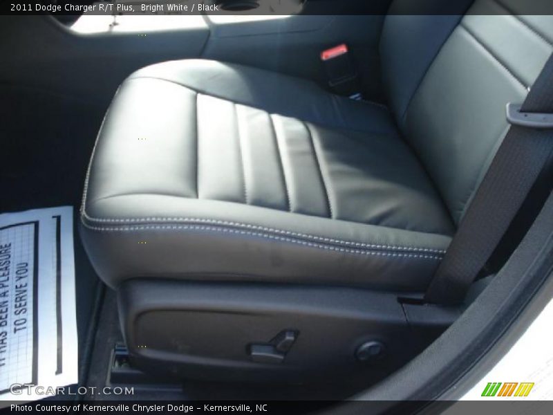 Bright White / Black 2011 Dodge Charger R/T Plus