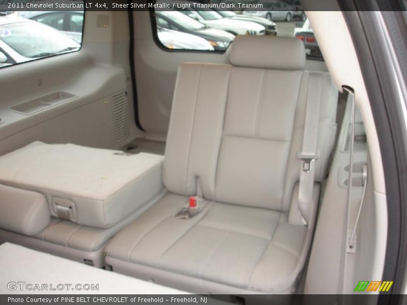 Sheer Silver Metallic / Light Titanium/Dark Titanium 2011 Chevrolet Suburban LT 4x4