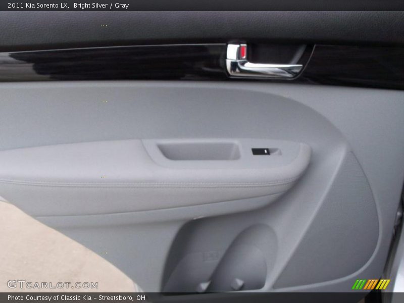 Bright Silver / Gray 2011 Kia Sorento LX