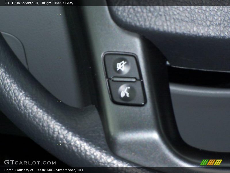 Bright Silver / Gray 2011 Kia Sorento LX