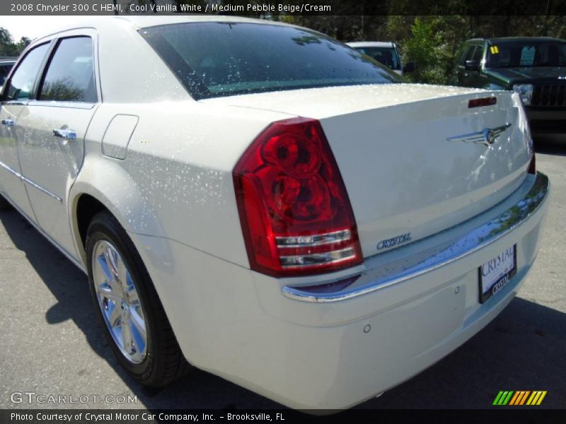 Cool Vanilla White / Medium Pebble Beige/Cream 2008 Chrysler 300 C HEMI