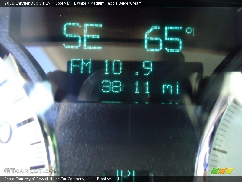 Cool Vanilla White / Medium Pebble Beige/Cream 2008 Chrysler 300 C HEMI