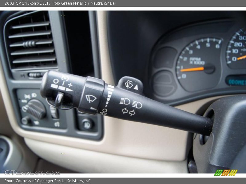 Controls of 2003 Yukon XL SLT