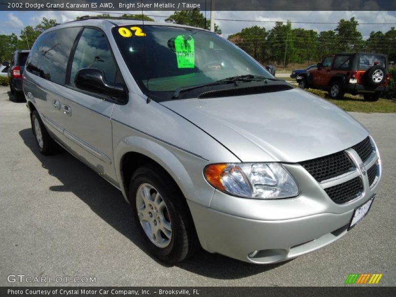 Front 3/4 View of 2002 Grand Caravan ES AWD