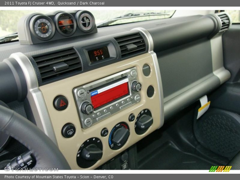 Controls of 2011 FJ Cruiser 4WD