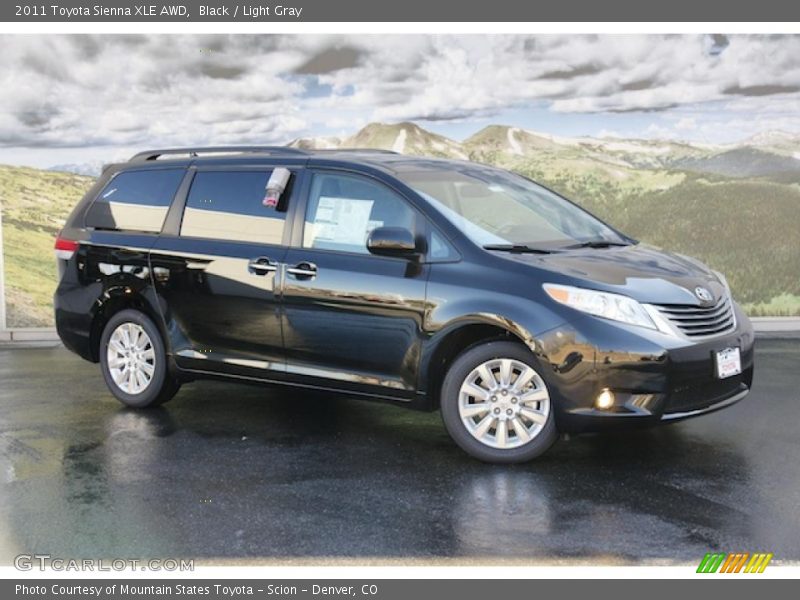 Front 3/4 View of 2011 Sienna XLE AWD