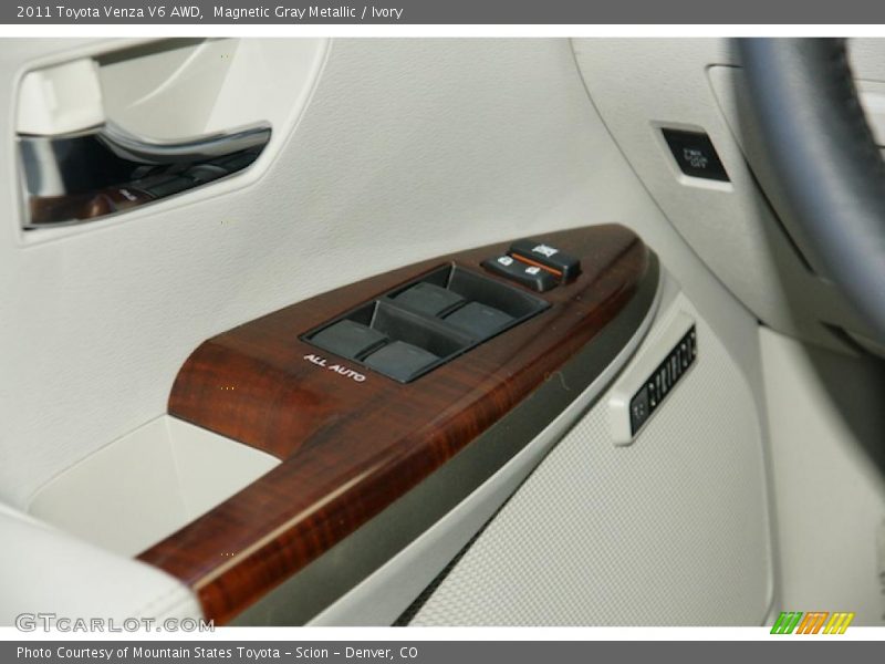 Controls of 2011 Venza V6 AWD