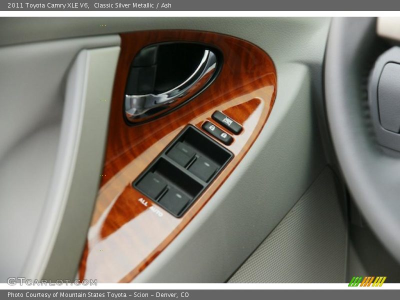 Controls of 2011 Camry XLE V6