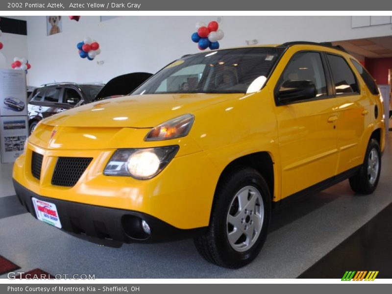 Front 3/4 View of 2002 Aztek 