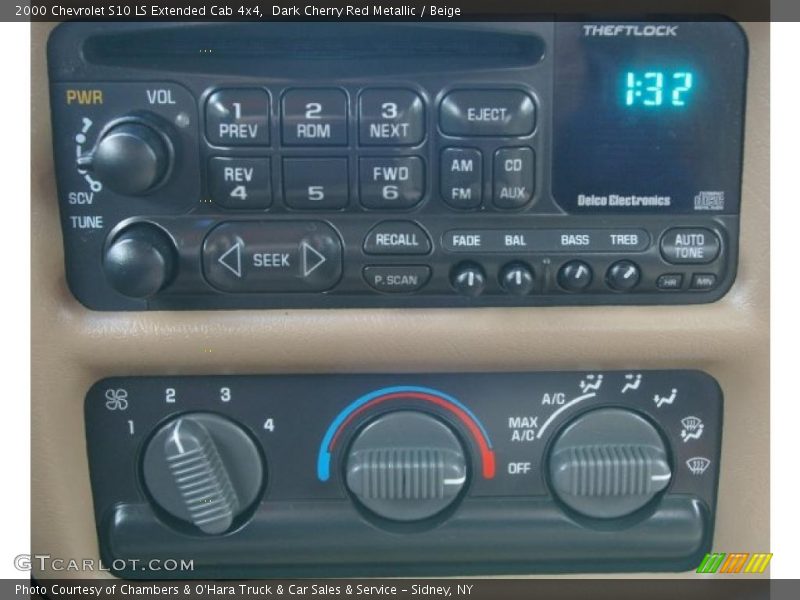 Controls of 2000 S10 LS Extended Cab 4x4