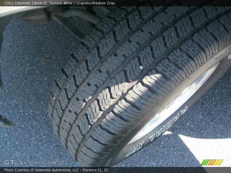 Summit White / Graphite/Medium Gray 2001 Chevrolet Tahoe LS