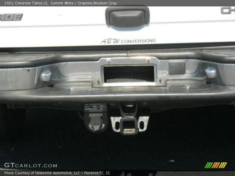 Summit White / Graphite/Medium Gray 2001 Chevrolet Tahoe LS