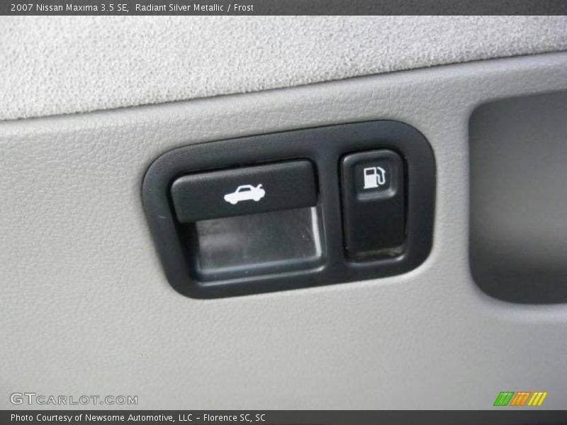 Radiant Silver Metallic / Frost 2007 Nissan Maxima 3.5 SE