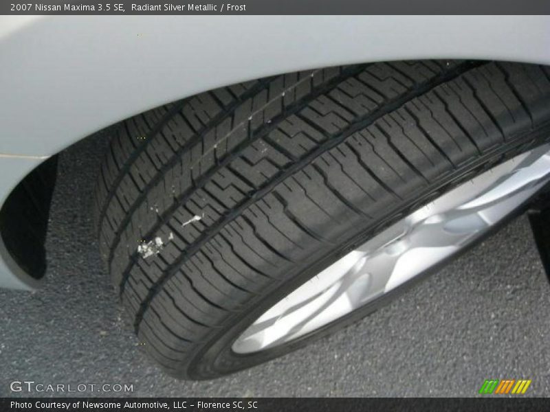 Radiant Silver Metallic / Frost 2007 Nissan Maxima 3.5 SE