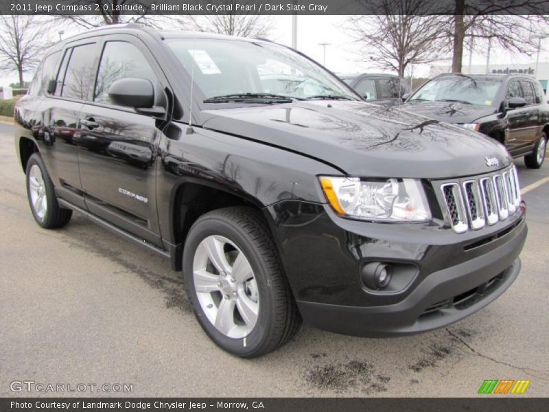 Front 3/4 View of 2011 Compass 2.0 Latitude