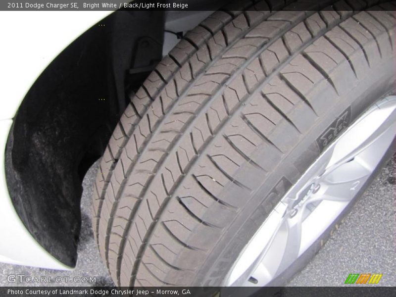Bright White / Black/Light Frost Beige 2011 Dodge Charger SE