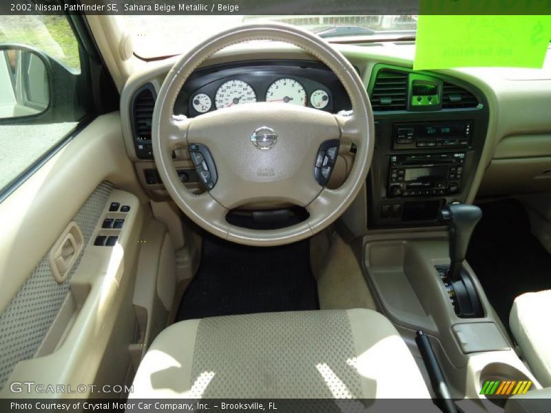 Sahara Beige Metallic / Beige 2002 Nissan Pathfinder SE