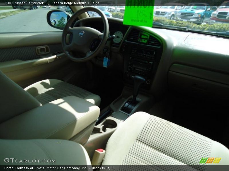 Sahara Beige Metallic / Beige 2002 Nissan Pathfinder SE