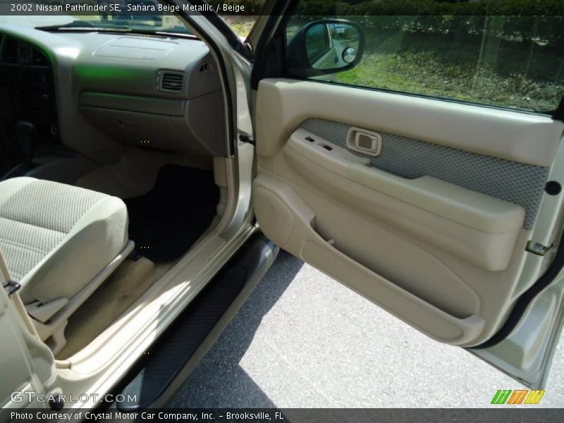 Sahara Beige Metallic / Beige 2002 Nissan Pathfinder SE