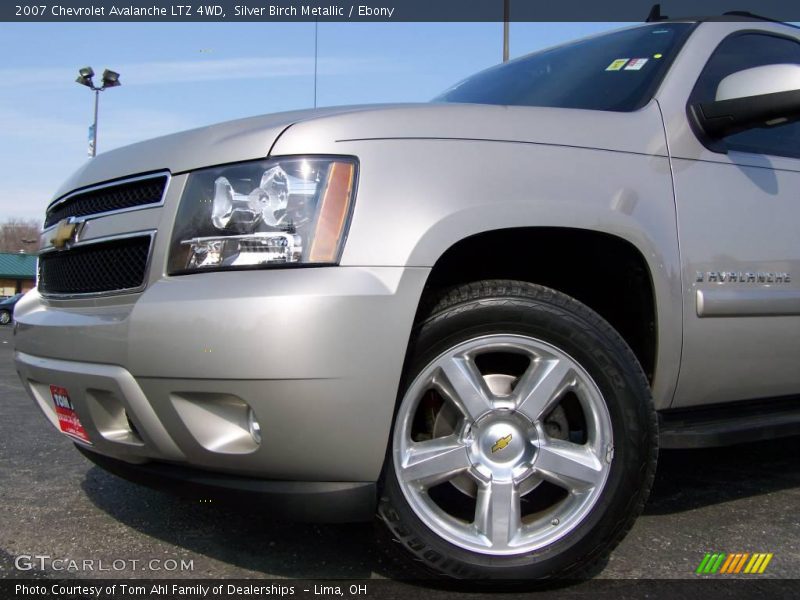 Silver Birch Metallic / Ebony 2007 Chevrolet Avalanche LTZ 4WD