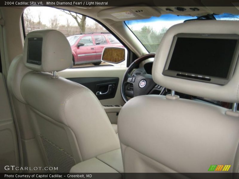 White Diamond Pearl / Light Neutral 2004 Cadillac SRX V8