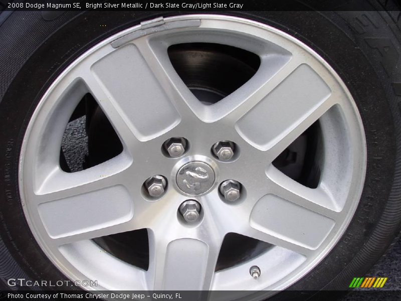 Bright Silver Metallic / Dark Slate Gray/Light Slate Gray 2008 Dodge Magnum SE