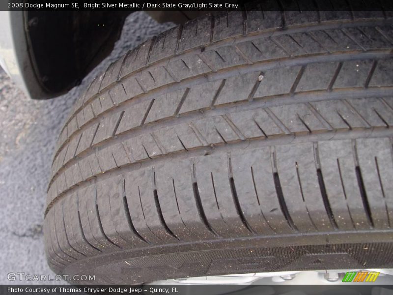 Bright Silver Metallic / Dark Slate Gray/Light Slate Gray 2008 Dodge Magnum SE