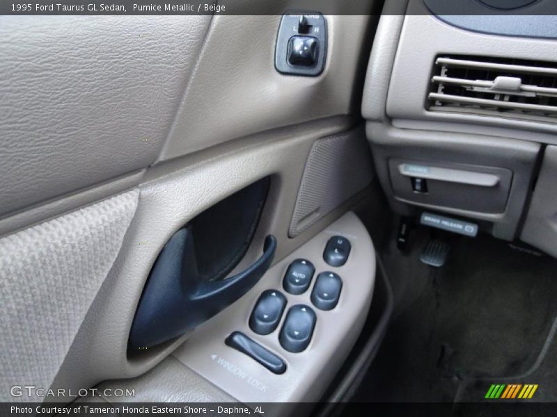Controls of 1995 Taurus GL Sedan
