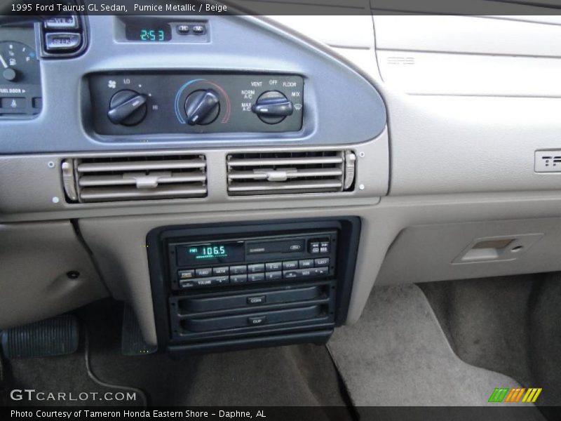 Controls of 1995 Taurus GL Sedan