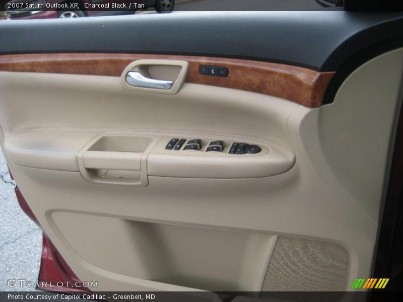 Charcoal Black / Tan 2007 Saturn Outlook XR
