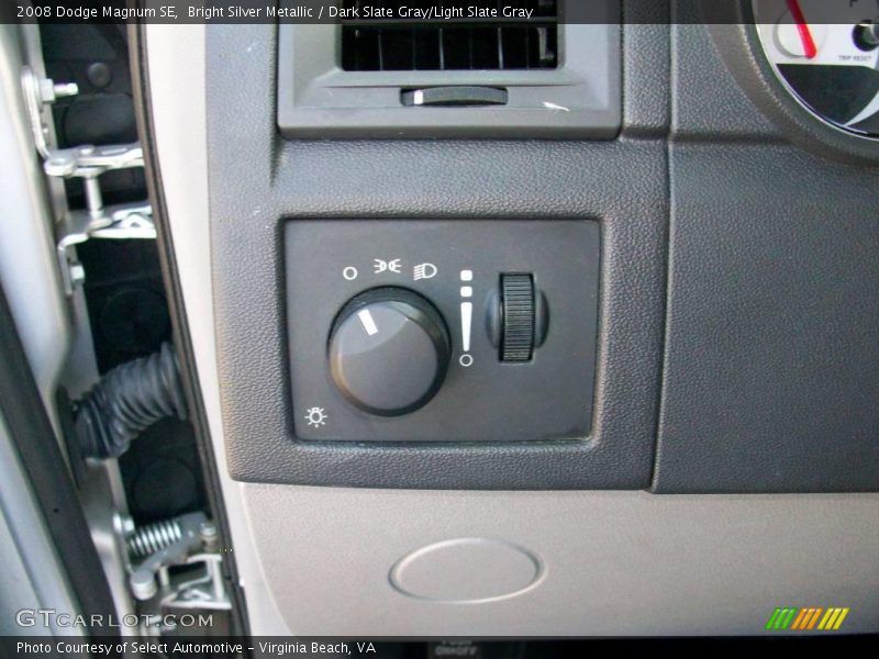 Bright Silver Metallic / Dark Slate Gray/Light Slate Gray 2008 Dodge Magnum SE
