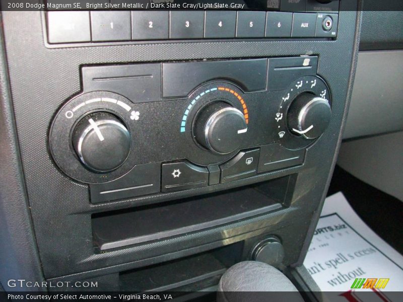 Bright Silver Metallic / Dark Slate Gray/Light Slate Gray 2008 Dodge Magnum SE