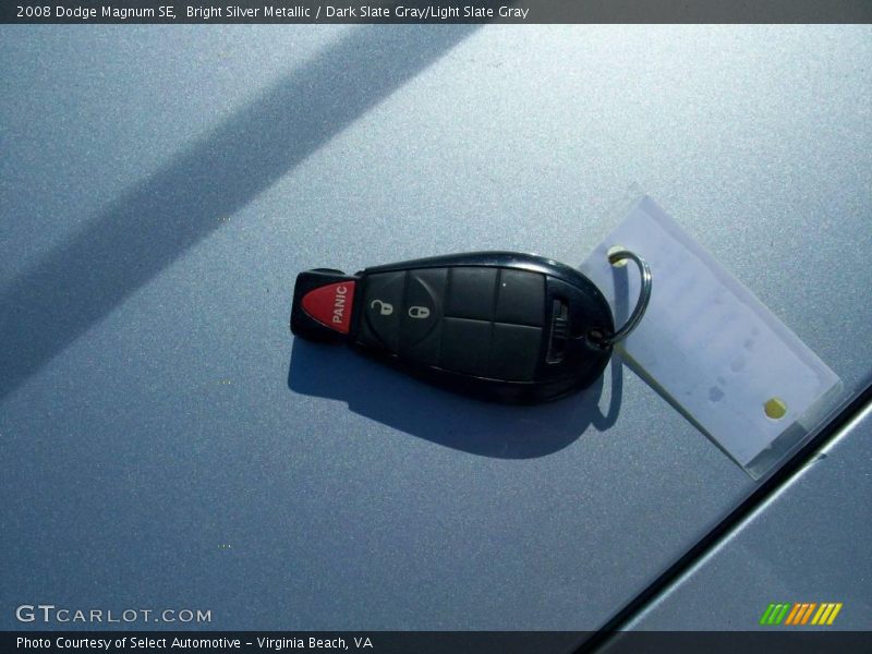 Bright Silver Metallic / Dark Slate Gray/Light Slate Gray 2008 Dodge Magnum SE