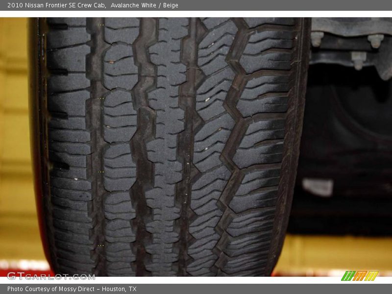Avalanche White / Beige 2010 Nissan Frontier SE Crew Cab