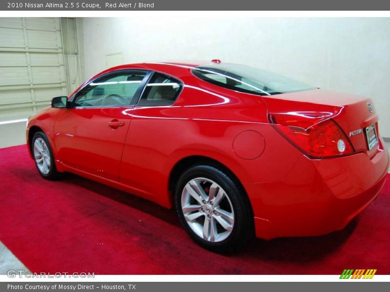 Red Alert / Blond 2010 Nissan Altima 2.5 S Coupe