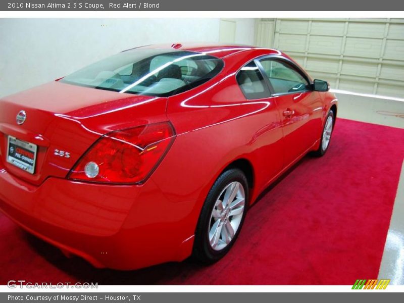 Red Alert / Blond 2010 Nissan Altima 2.5 S Coupe