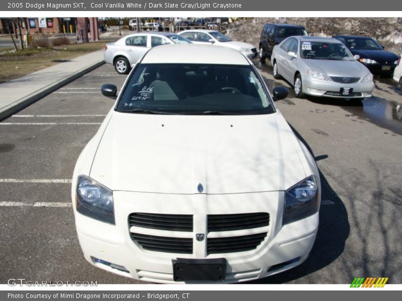 Cool Vanilla White / Dark Slate Gray/Light Graystone 2005 Dodge Magnum SXT