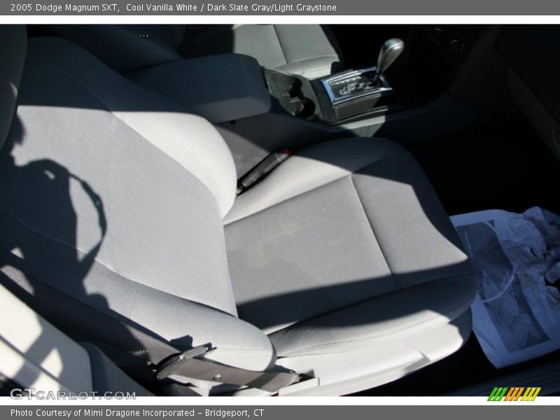 Cool Vanilla White / Dark Slate Gray/Light Graystone 2005 Dodge Magnum SXT