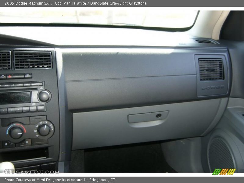 Cool Vanilla White / Dark Slate Gray/Light Graystone 2005 Dodge Magnum SXT