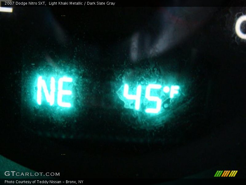Light Khaki Metallic / Dark Slate Gray 2007 Dodge Nitro SXT