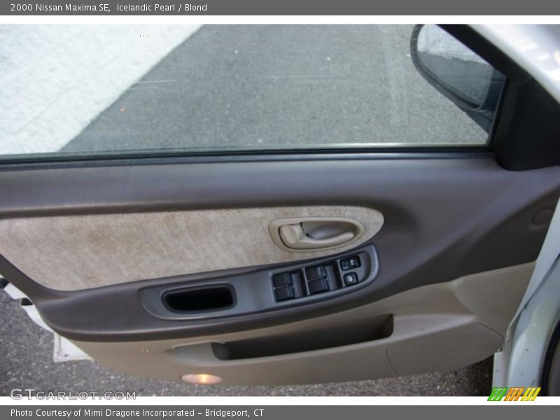 Icelandic Pearl / Blond 2000 Nissan Maxima SE