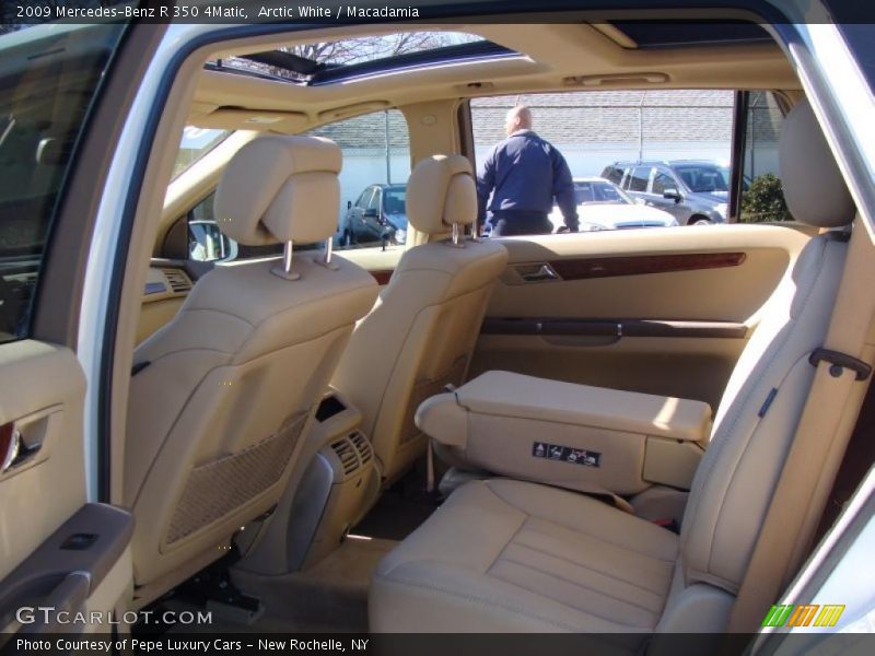  2009 R 350 4Matic Macadamia Interior