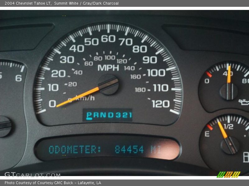 Summit White / Gray/Dark Charcoal 2004 Chevrolet Tahoe LT