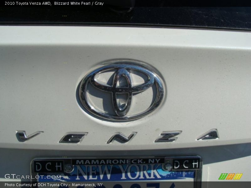 Blizzard White Pearl / Gray 2010 Toyota Venza AWD