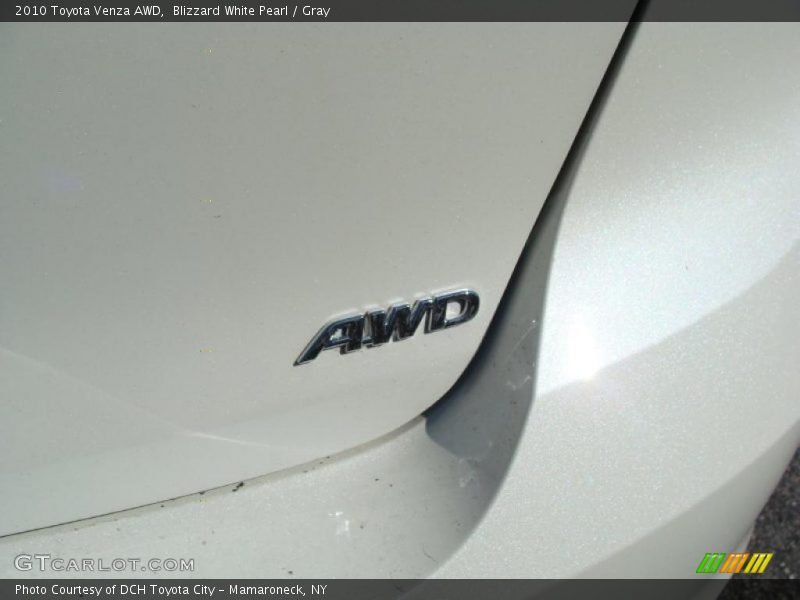 Blizzard White Pearl / Gray 2010 Toyota Venza AWD