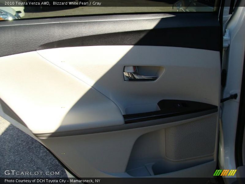 Blizzard White Pearl / Gray 2010 Toyota Venza AWD