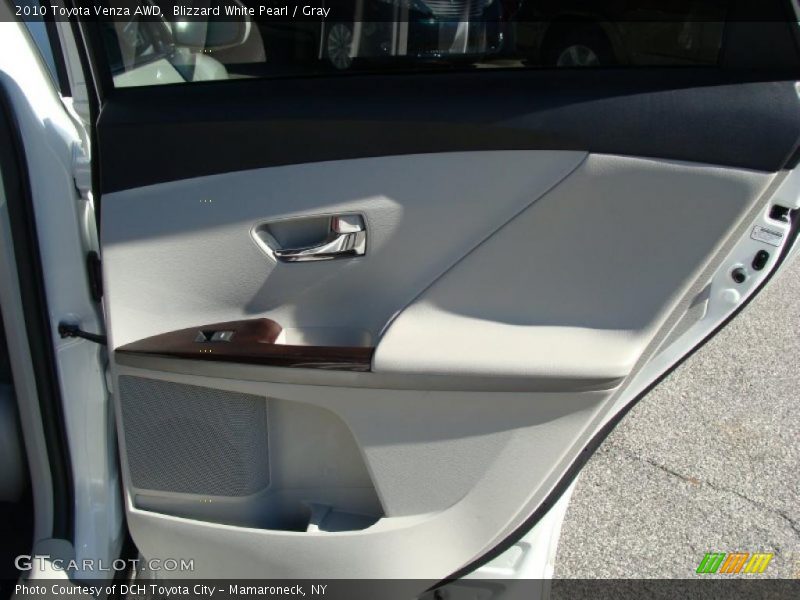 Blizzard White Pearl / Gray 2010 Toyota Venza AWD